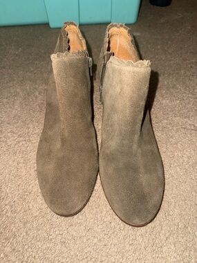Women’s Suede Scallop-Edge Ankle Boots - Taupe
